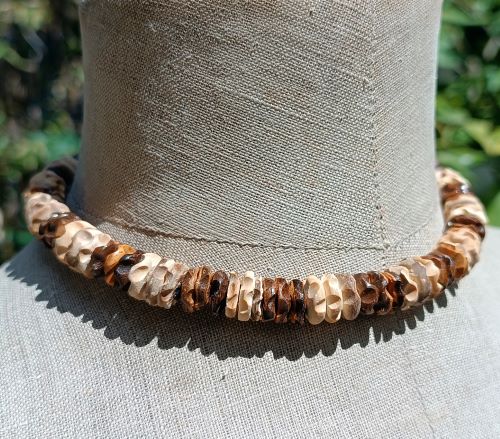 Collier Surfeur Original ras de cou Perles en Noix de Coco Artisanat de Bali