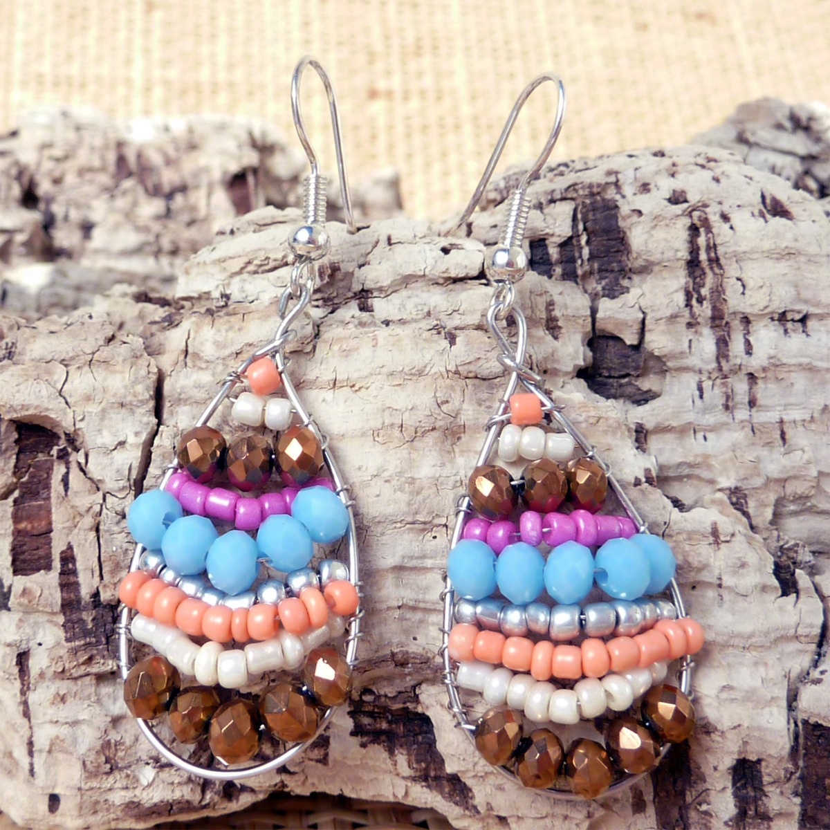 Boucles d'oreilles originales Gouttes avec rangs de perles mélangées