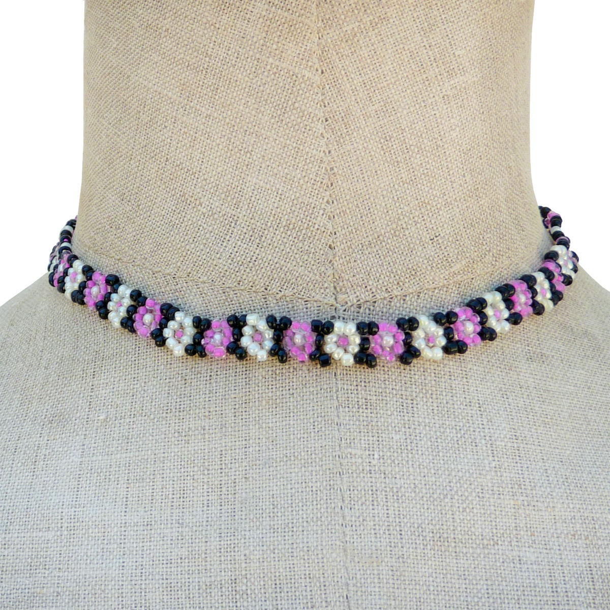 Collier fleurs en perles de rocaille Beige Rose et Noir Artisanal