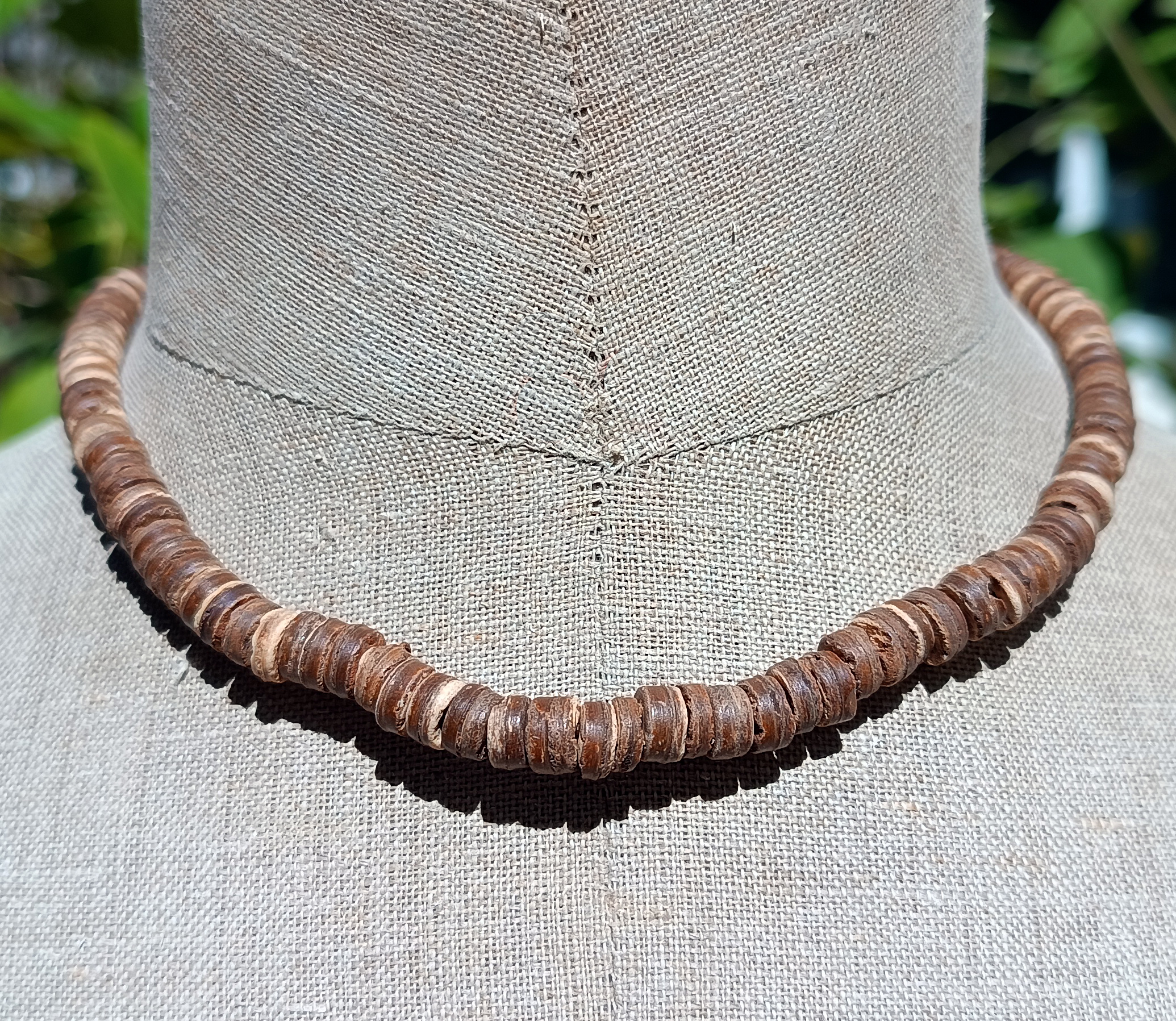 Collier Surf Perles en noix de coco naturelle sur élastique