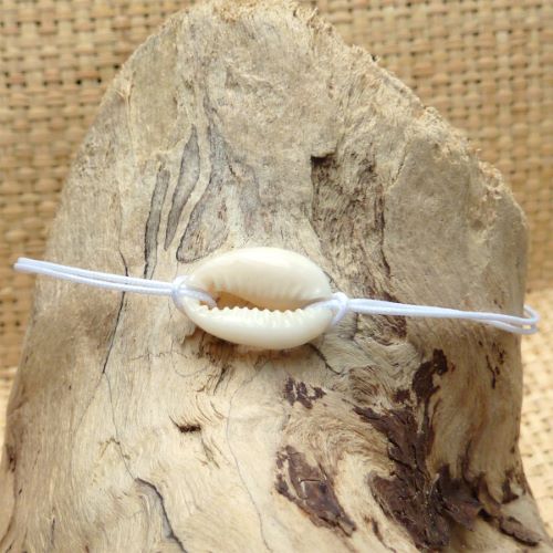 Bracelet de cheville coquillage Cauris sur fil blanc 