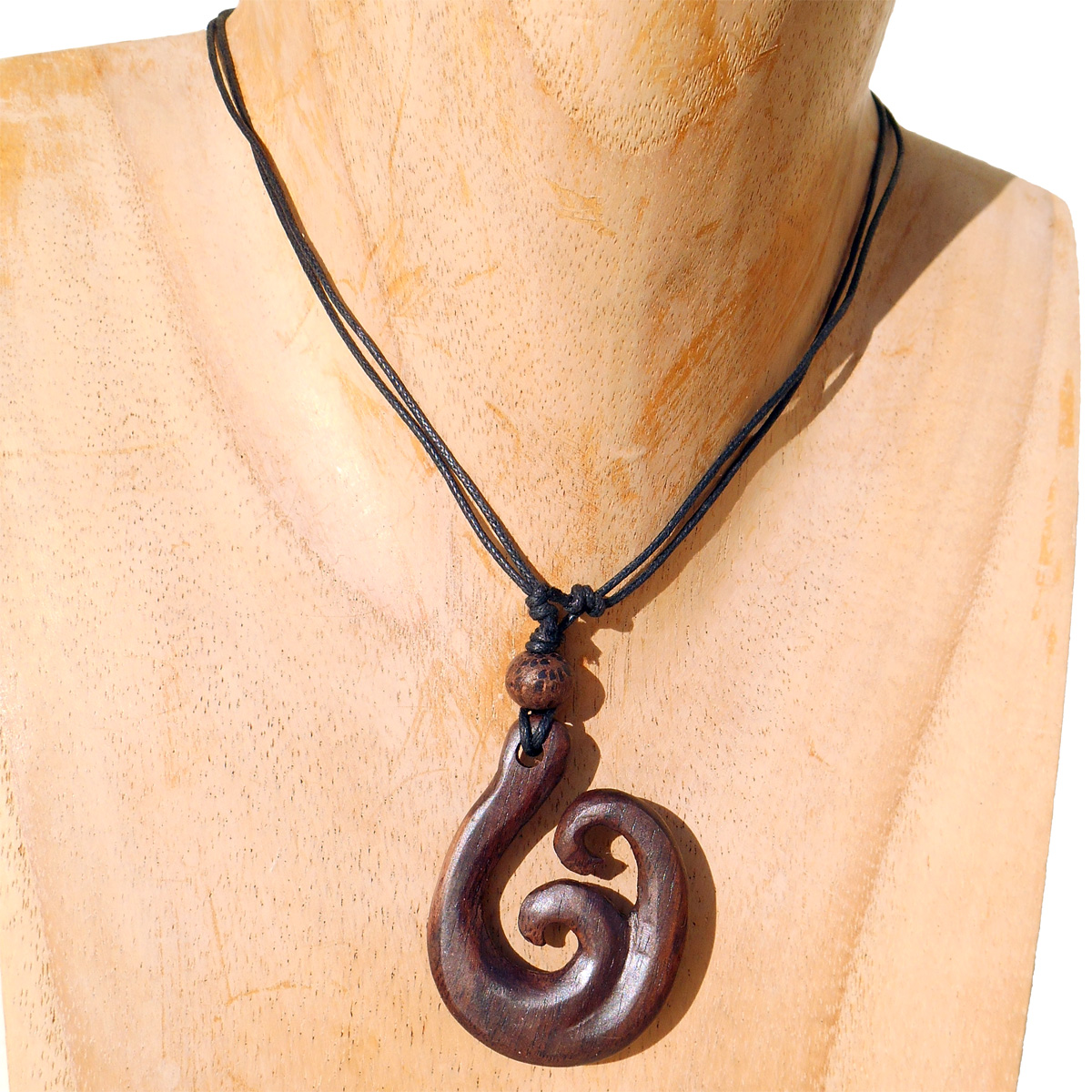 Collier surf Vague sur cordon Pendentif artisanal en bois style ethnique