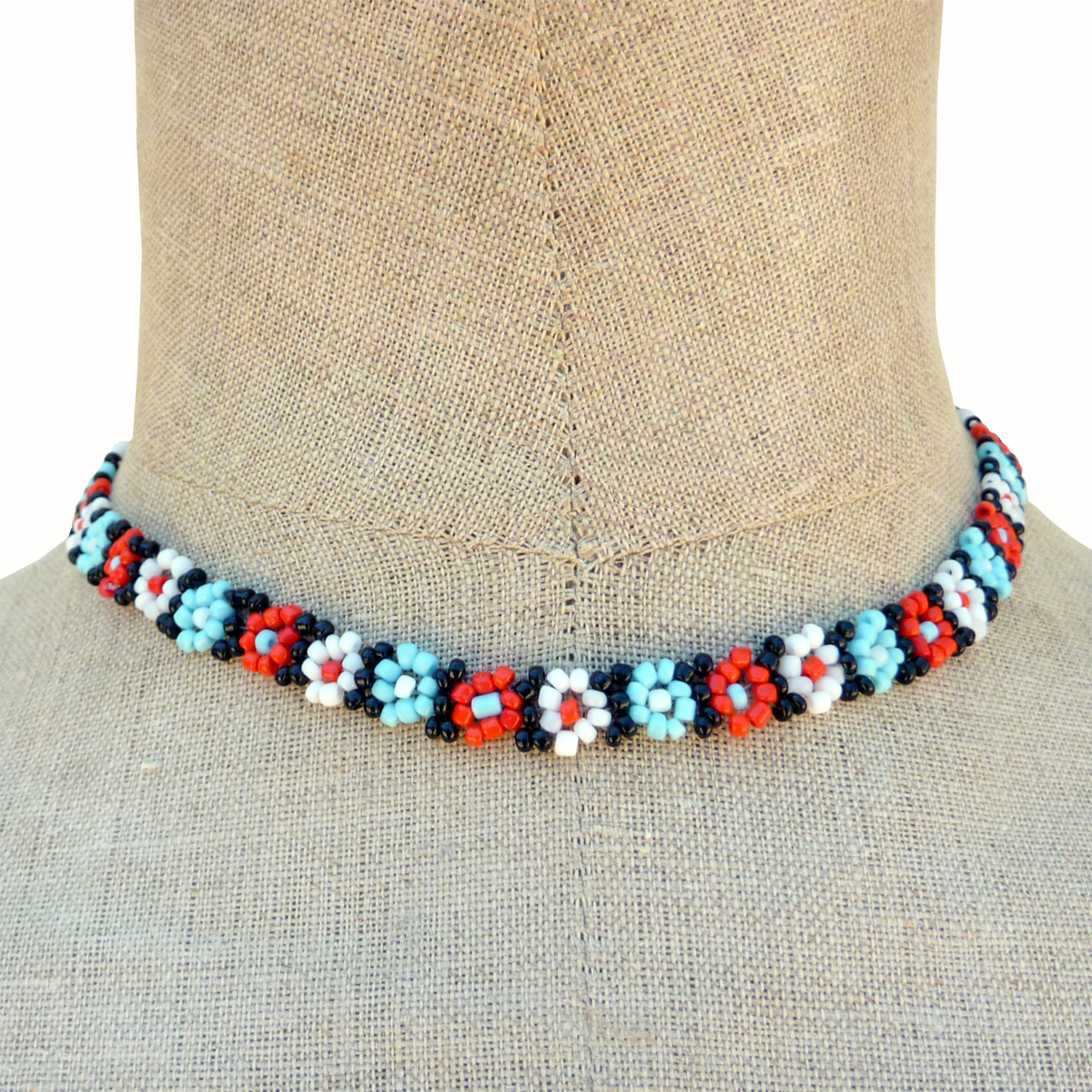 Collier fleurs en perles de rocaille Bleu Blanc Rouge Noir Artisanal