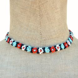 Collier fleurs en perles de rocaille Bleu Blanc Rouge Noir Artisanal