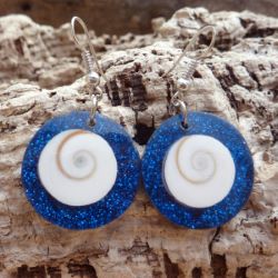 Boucles d'oreilles originales Oeil de Sainte Lucie et paillettes bleues