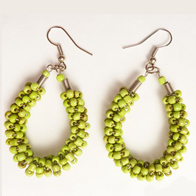 Boucles d'oreille fantaisie Torsade en perles de rocaille Vert anis