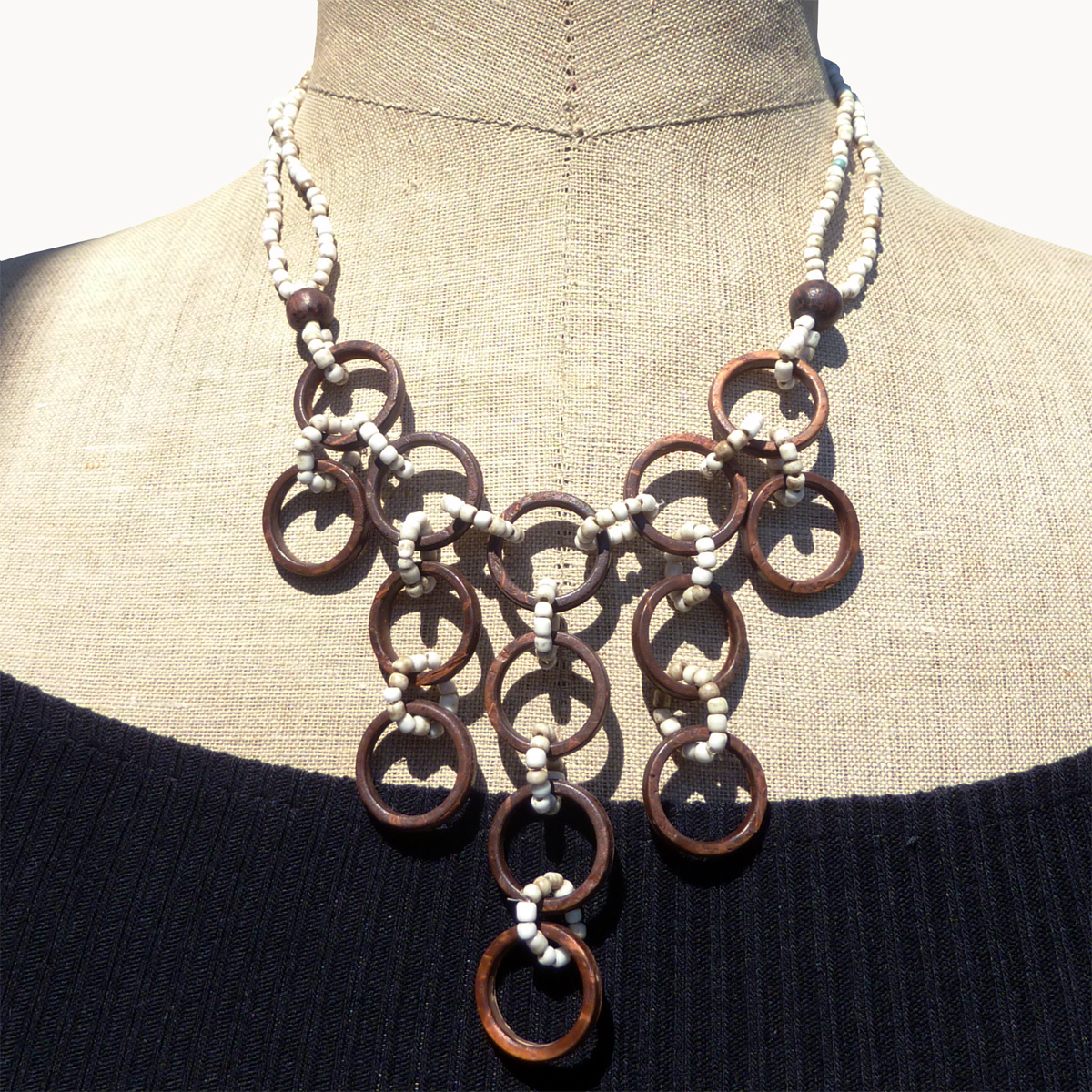 Collier Anneaux en noix de coco et perles de rocaille beiges