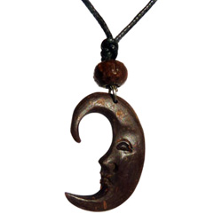 Collier cordon artisanal avec Pendentif Lune visage en Noix de Coco