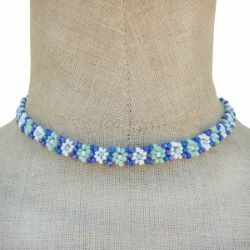 Collier en perles de rocaille motif fleurs Vert Bleu Blanc Artisanat