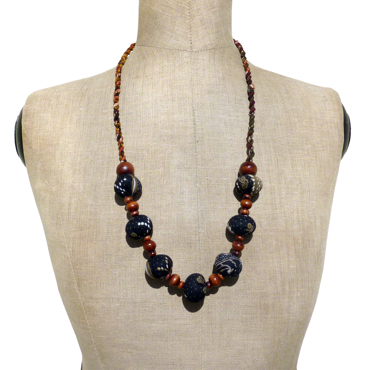 Collier Original en Bois et Tissu Batik