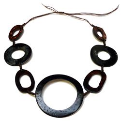 Collier style Ethnique Création originale cercles en os teinté noir et marron