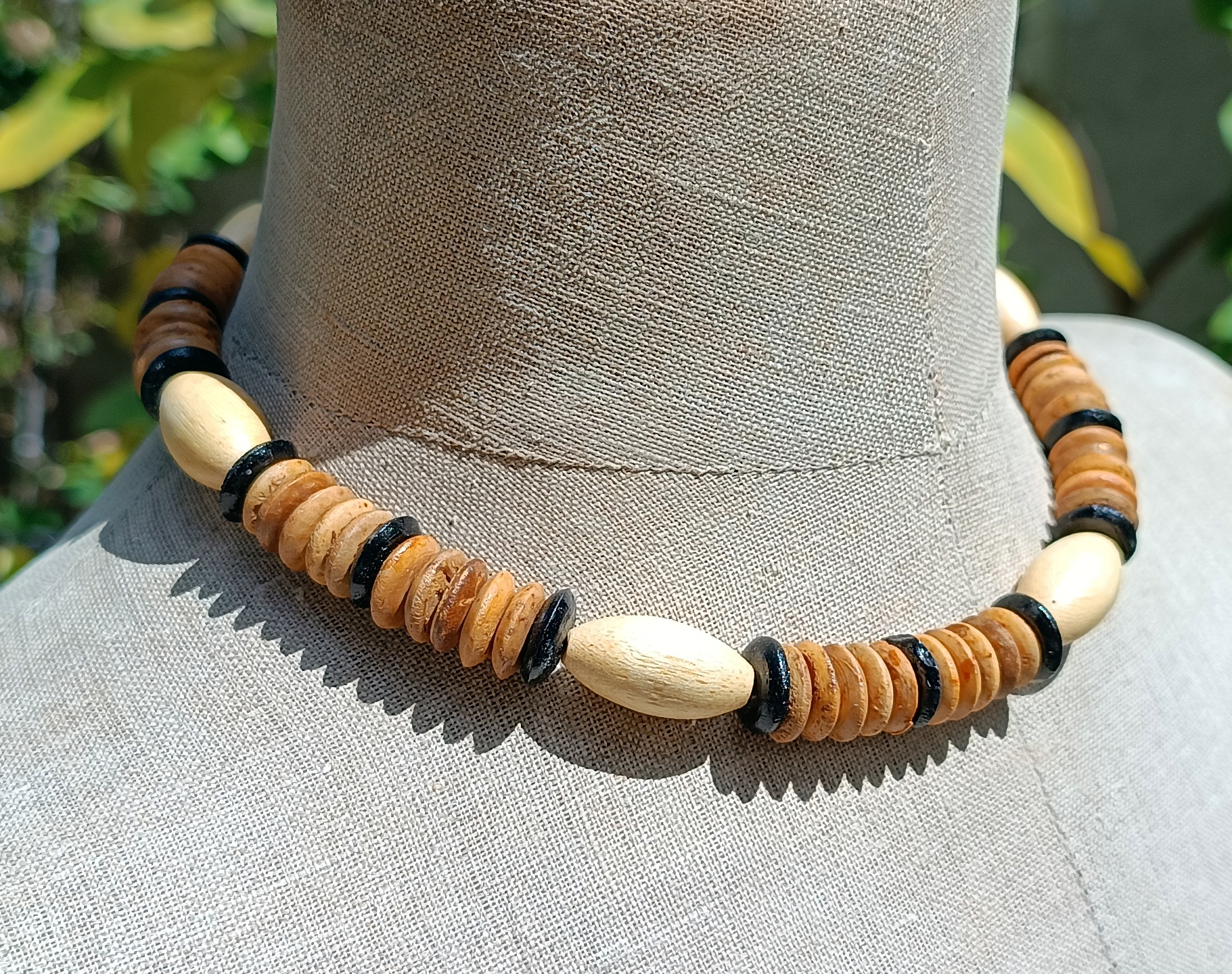 Collier SURFER perles ovale en bois clair et en noix de coco 