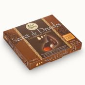 Menhirs au chocolat au lait & caramel beurre salé.<BR> Etui de 80 g.