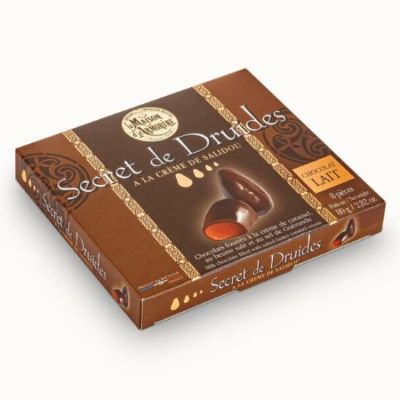 Menhirs au chocolat au lait & caramel beurre salé.<BR> Etui de 80 g.