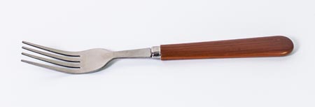Tenedor con mango de madera