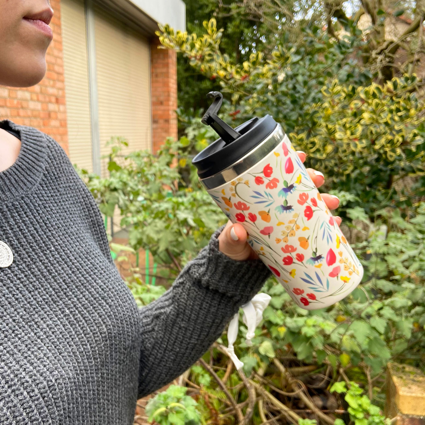 Panier vélo en osier doublé d'un tissu effet jean et un intérieur isotherme