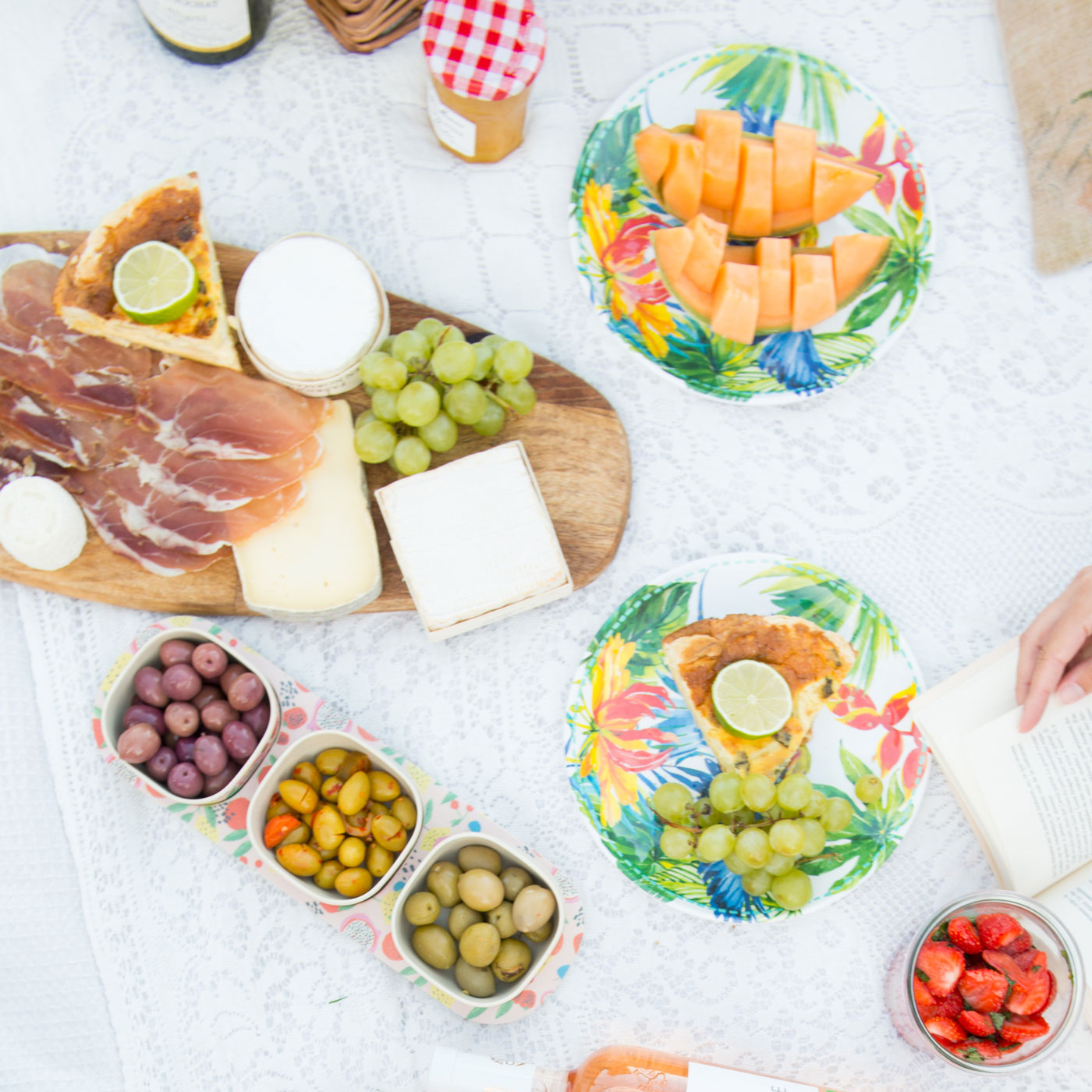 Collations pique-nique sur nappe