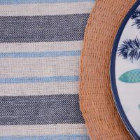 Blauw en wit gestreept picknicktafelkleed met waterdichte revers (140 x 140 cm)