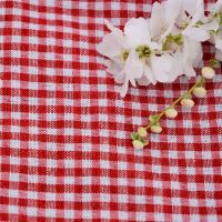 Waterproof picnic blanket red and white gingham squares (140 x 140 cm)